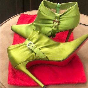 NWOT Green Satin Christian Louboutin pump  37.5